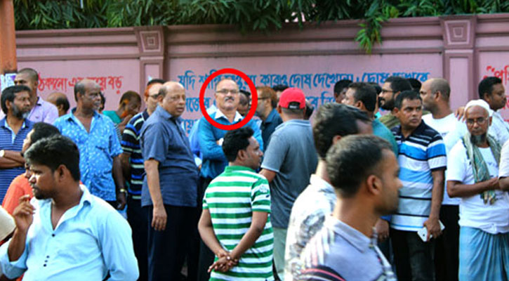 # আজাদ বিশ্বাস দলীয় শৃঙ্খলা ভঙ্গ করেছে, ব্যবস্থা নেয়া হবে : মামুন মাহমুদ # এরা নির্লজ্জ, বেহায়া, এদের বিরুদ্ধে দলীয় শাস্তির দাবি জানাই : রাজীব
