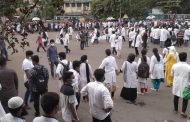 শাহবাগে মেডিকেল শিক্ষার্থীদের অবরোধ