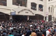 বিচারকের বিরুদ্ধে আইনজীবীদের বিক্ষোভ, হাকিম আদালতে তালা