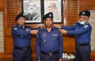 অতিরিক্ত ডিআইজি পদে পদোন্নতিপ্রাপ্ত কর্মকর্তাদের র‌্যাংক ব্যাজ পরালেন আইজিপি